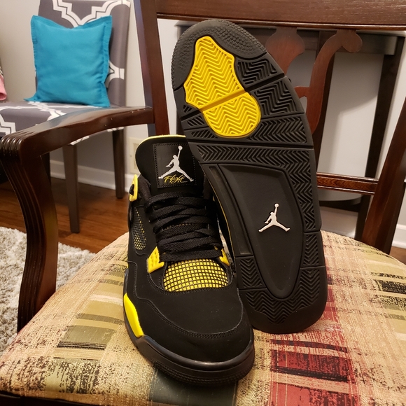 Sold....Jordan 4 Thunder size 14 - Picture 7 of 8
